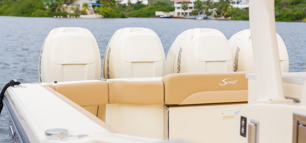 Bellezaos Cura Curacao - Front view of boat motors and rear area