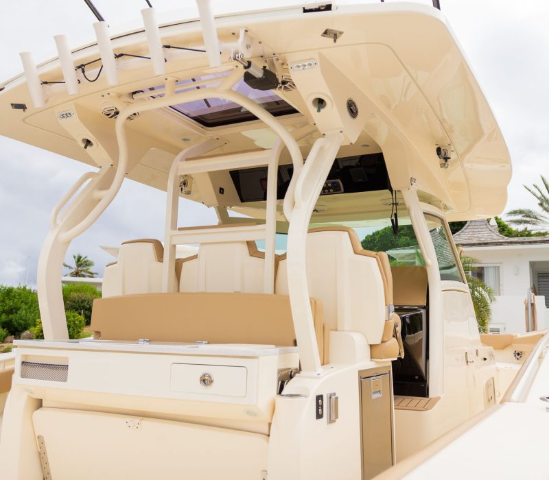 Bellezaos Cura Curacao - Rear view of back of boat and sun roof