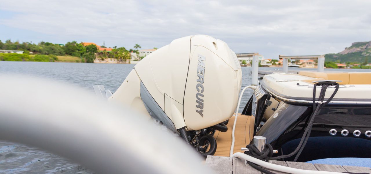 Bellezaos Cura Curacao - Rear view of boat motor