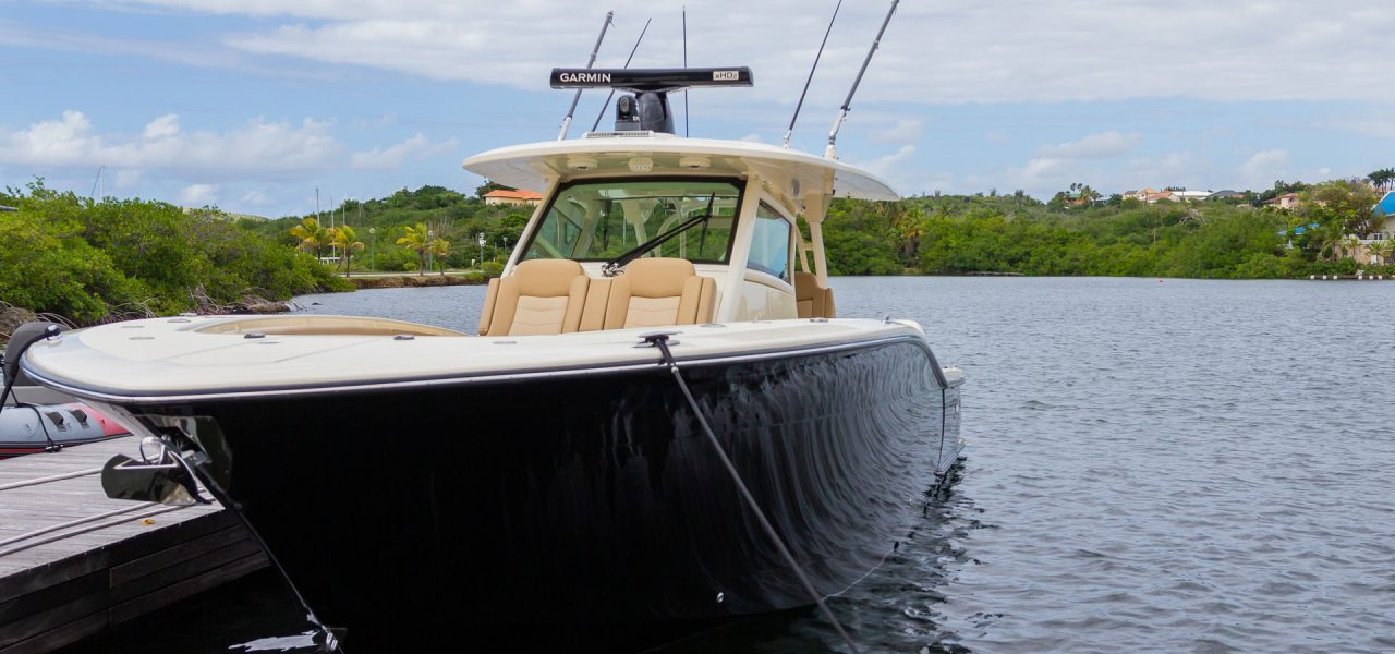 Bellezaos Cura Curacao - Side view of boat on dock with mainland behind