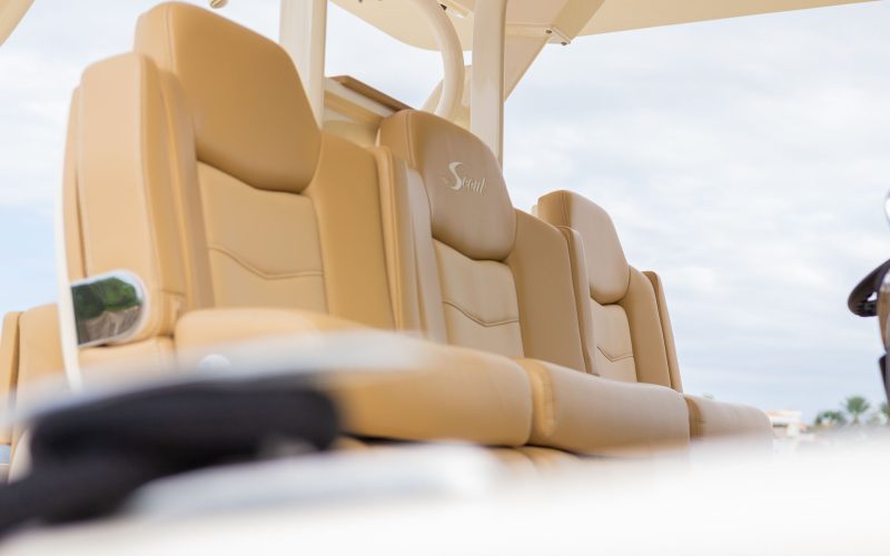 Bellezaos Cura Curacao - Upclose of boat driver seats